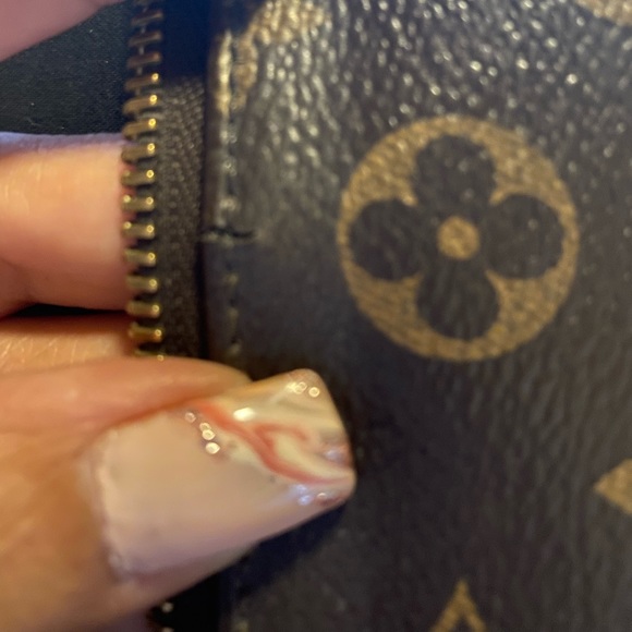 Louis Vuitton crossbody bag - Picture 7 of 8